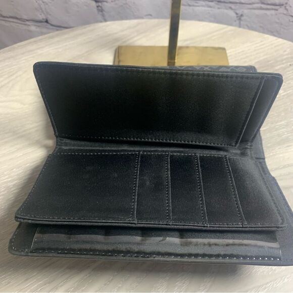Tommy Hilfiger logo trifold wallet with checkbook holder - Picture 5 of 8